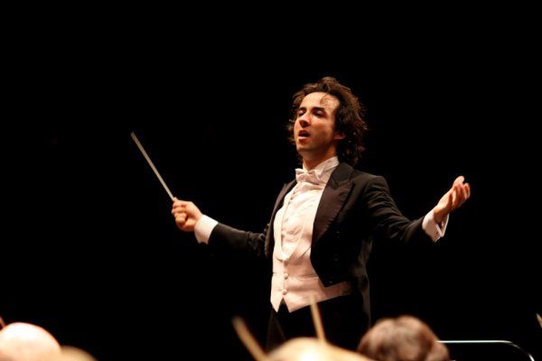 Clínica Sanza et convida al concert de Carlos Checa a Barcelona, dirigeix l'Heroica de Beethoven